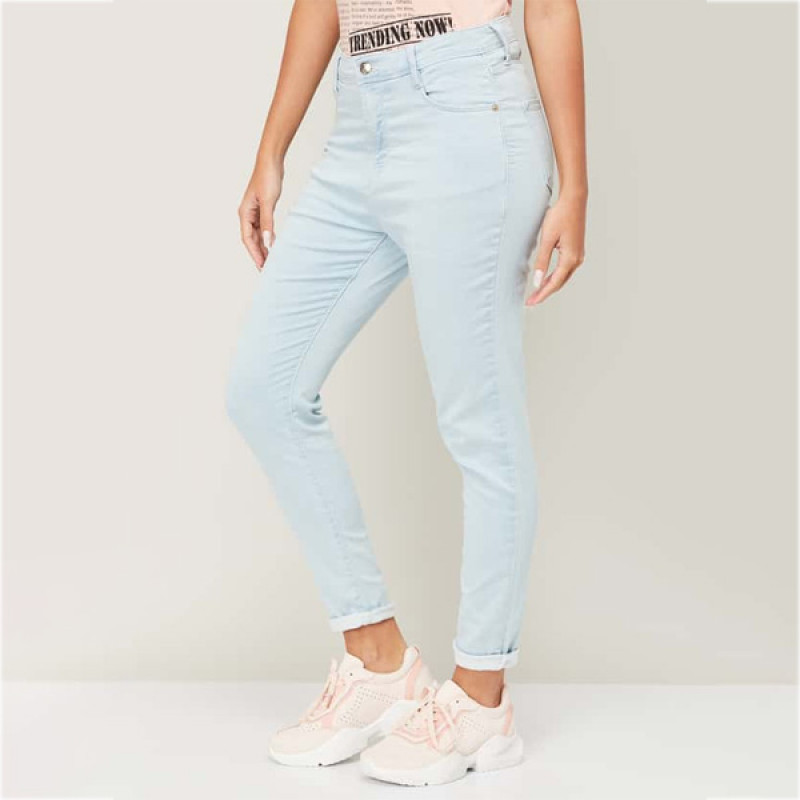 Women Light Washed Skinny Fit Jeans